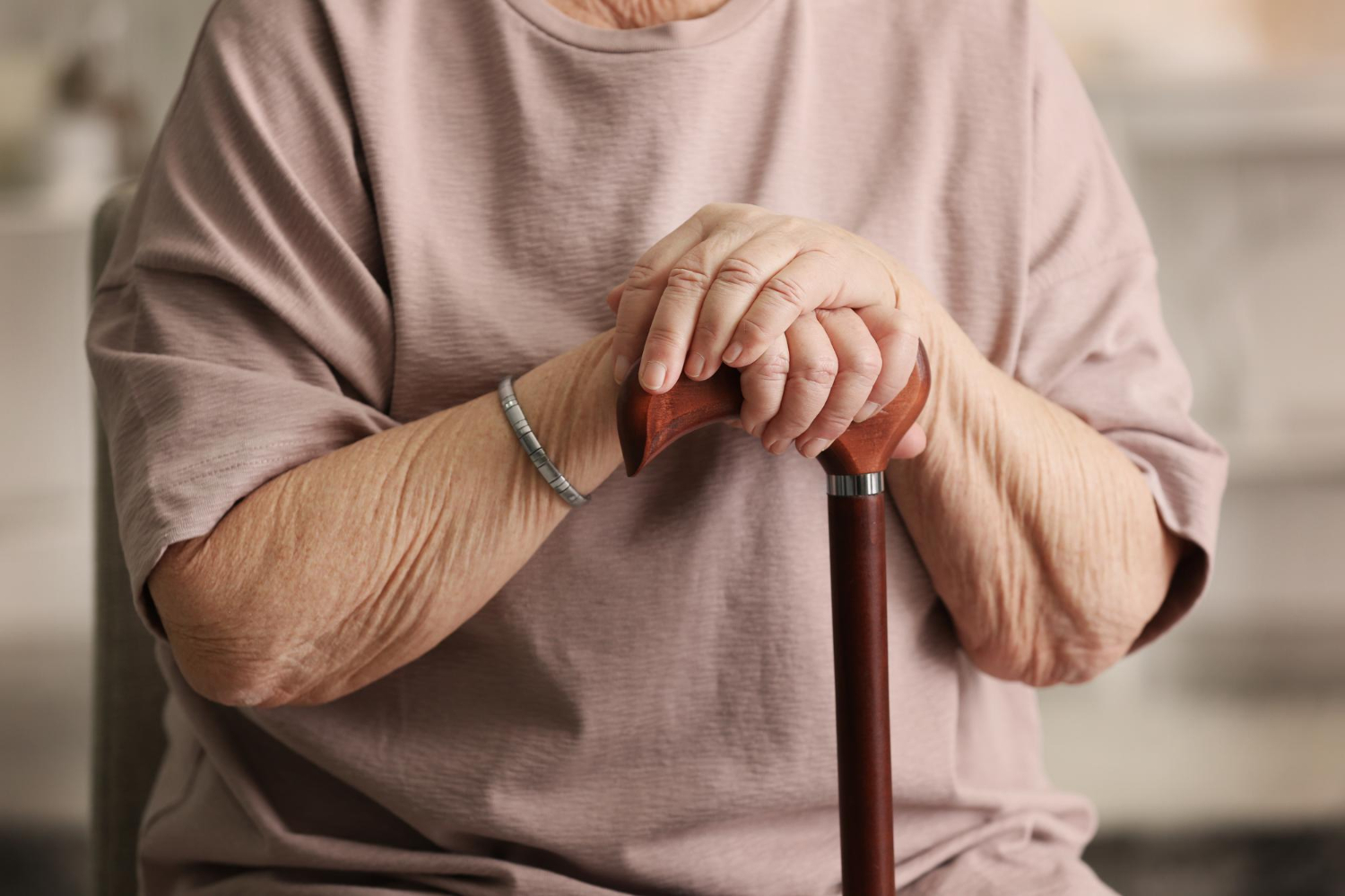 Perte de mobilité : comment venir en aide aux personnes âgées ?